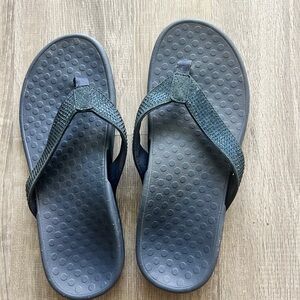 Vionic Women’s Ladies blue sequin sandals Size 8 flipflops